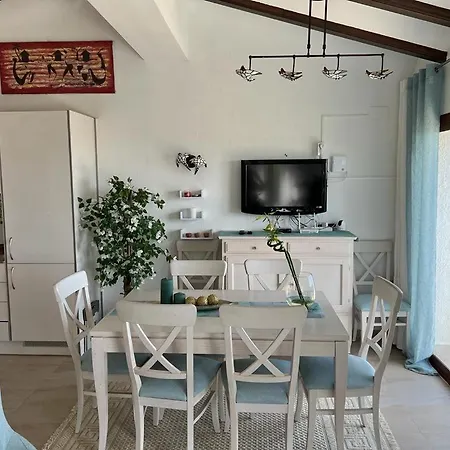 Townhouse- Romantic, Cute And Quiet *
