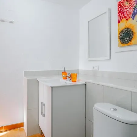 Townhouse- Romantic, Cute And Quiet