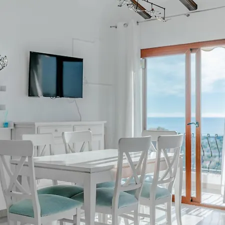 Townhouse- Romantic, Cute And Quiet Holiday home *