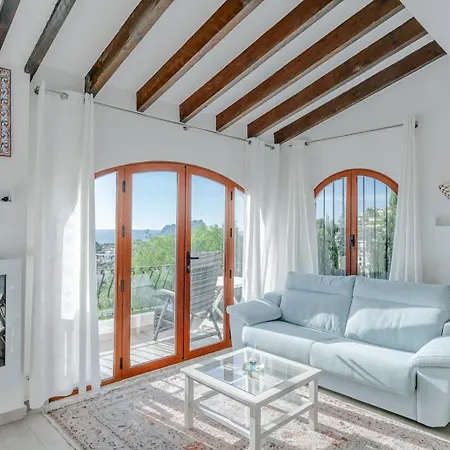 Townhouse- Romantic, Cute And Quiet Holiday home *