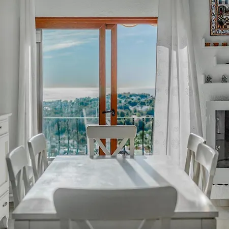 Townhouse- Romantic, Cute And Quiet Holiday home *