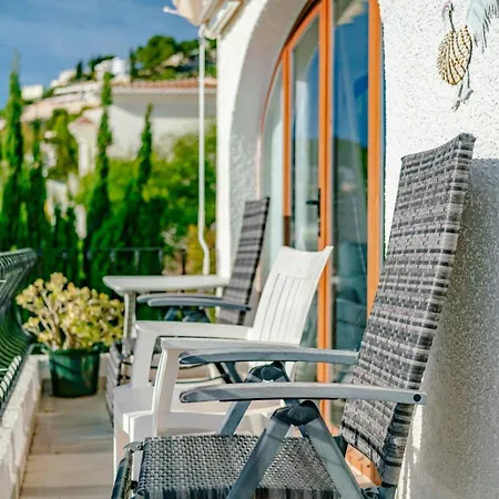 Townhouse- Romantic, Cute And Quiet
