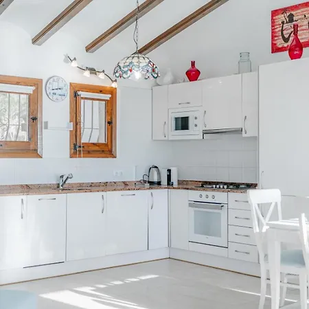 Townhouse- Romantic, Cute And Quiet *